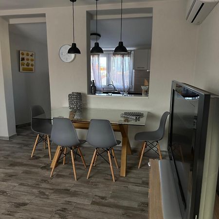 Private Modern Apartment Nea Roda Extérieur photo
