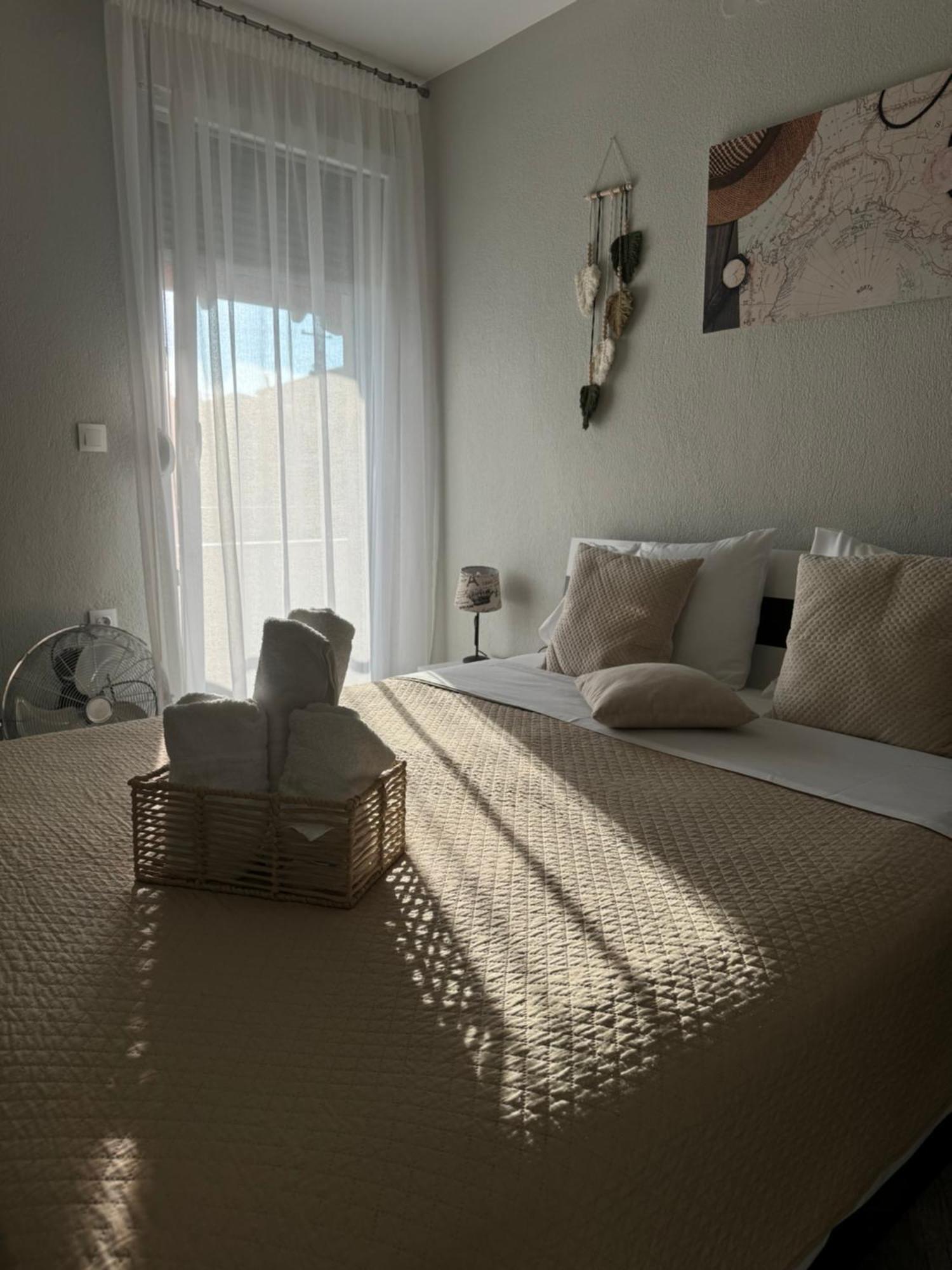 Private Modern Apartment Nea Roda Extérieur photo