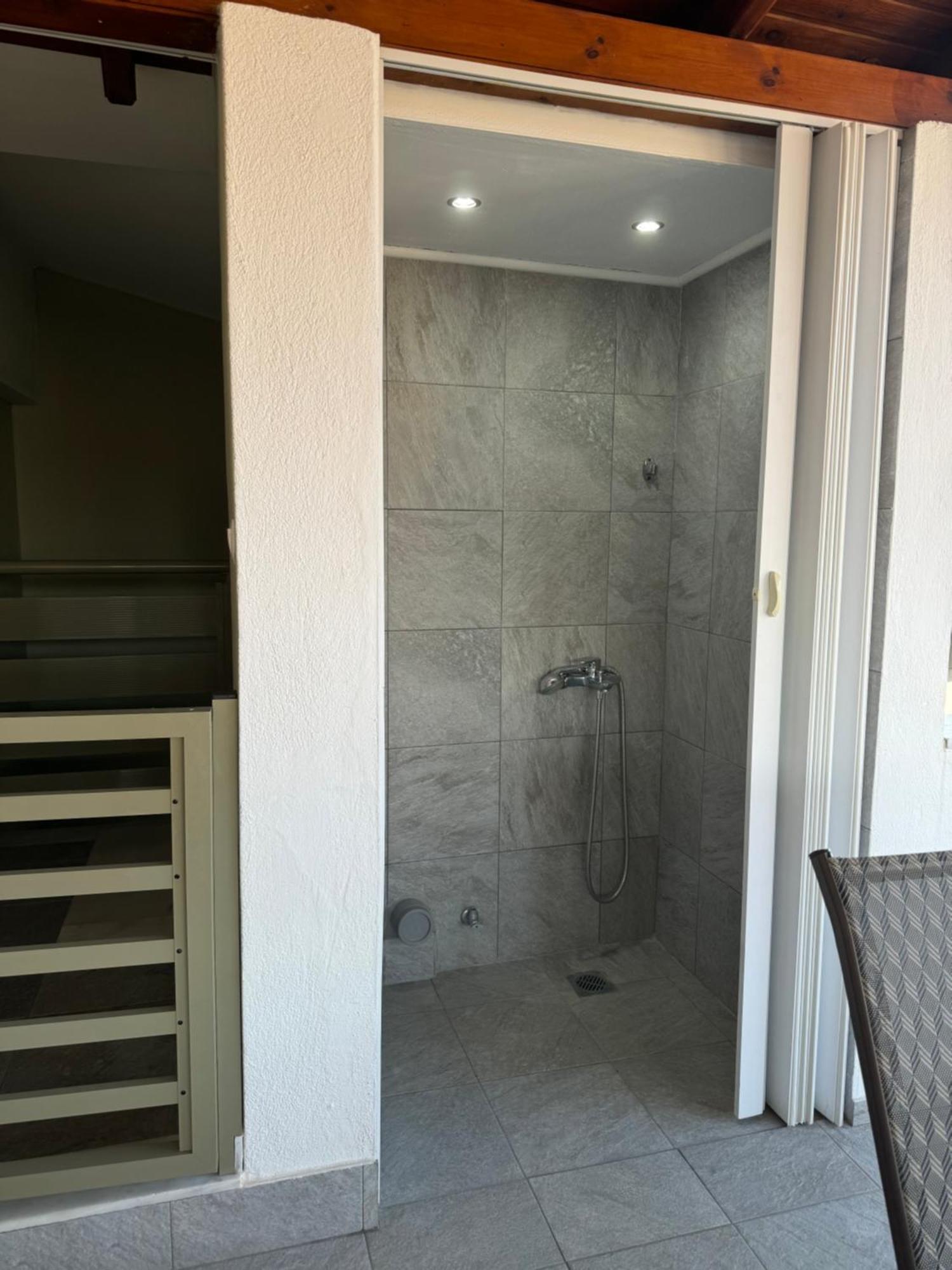 Private Modern Apartment Nea Roda Extérieur photo