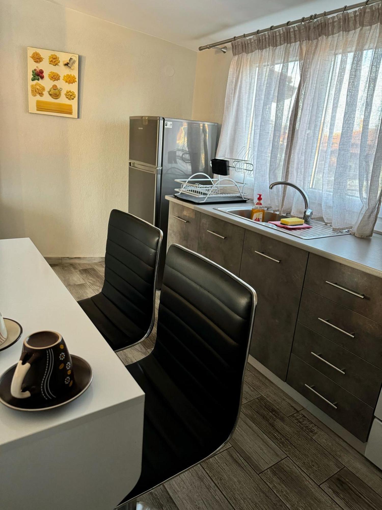 Private Modern Apartment Nea Roda Extérieur photo