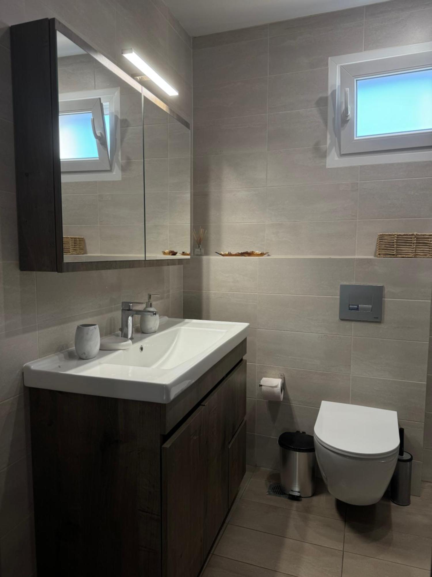 Private Modern Apartment Nea Roda Extérieur photo